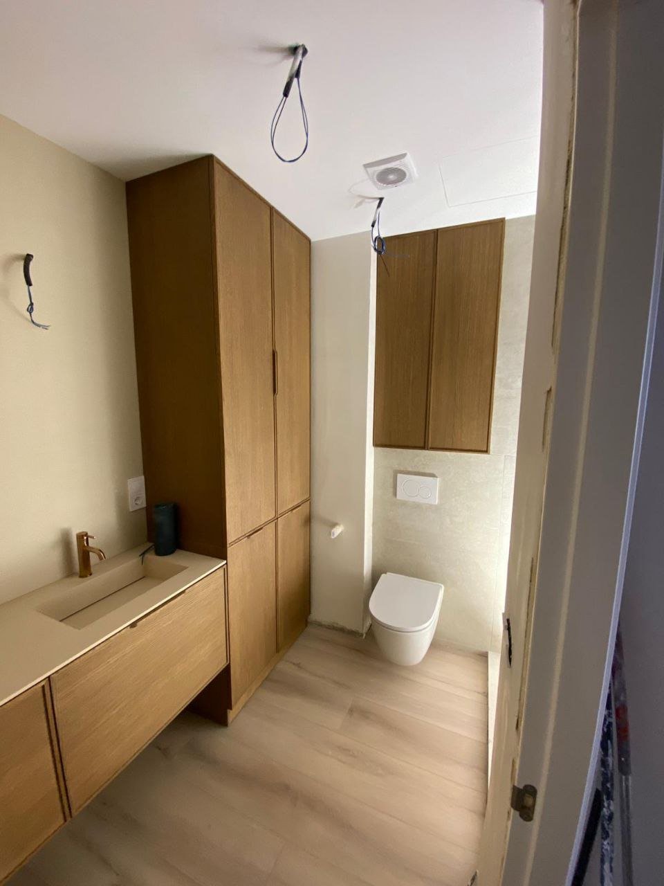 Empresa de reformas integrales en Valencia. Transformamos viviendas y locales con diseños modernos, materiales de calidad y un servicio profesional de principio a fin.