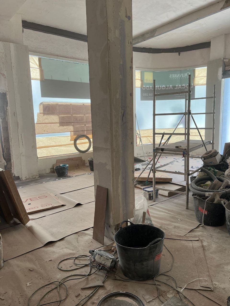 Empresa de reformas integrales en Valencia. Transformamos viviendas y locales con diseños modernos, materiales de calidad y un servicio profesional de principio a fin.