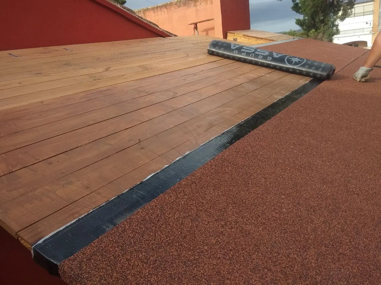 Empresa de reformas integrales en Valencia. Transformamos viviendas y locales con diseños modernos, materiales de calidad y en servicio profesional de principio a fin.