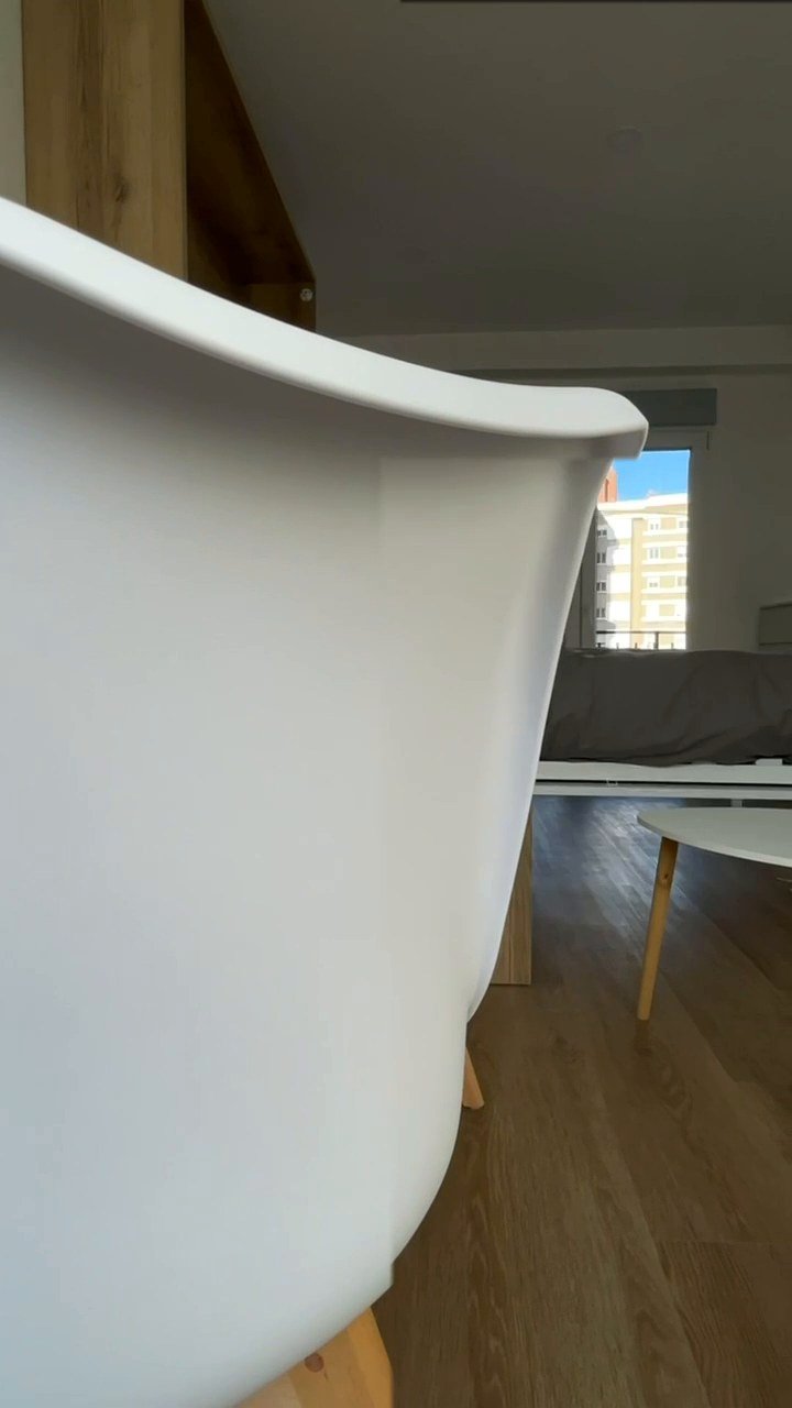 Bañera exenta en un baño reformado en Valencia