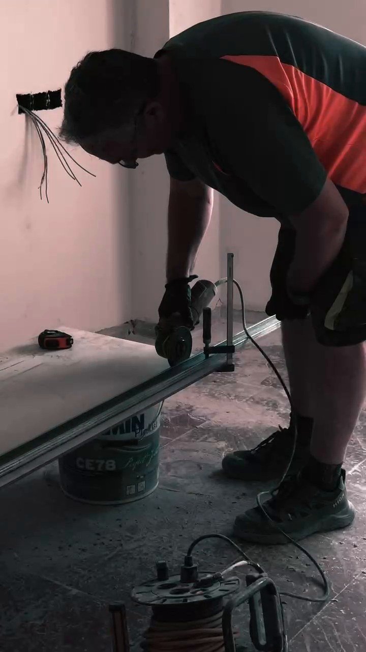 Instalación de un plato de ducha en obra en Valencia